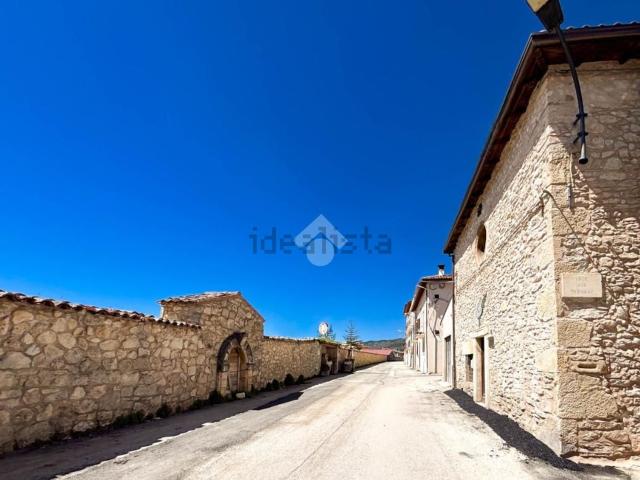 Casa in vendita a Paganica, L'Aquila