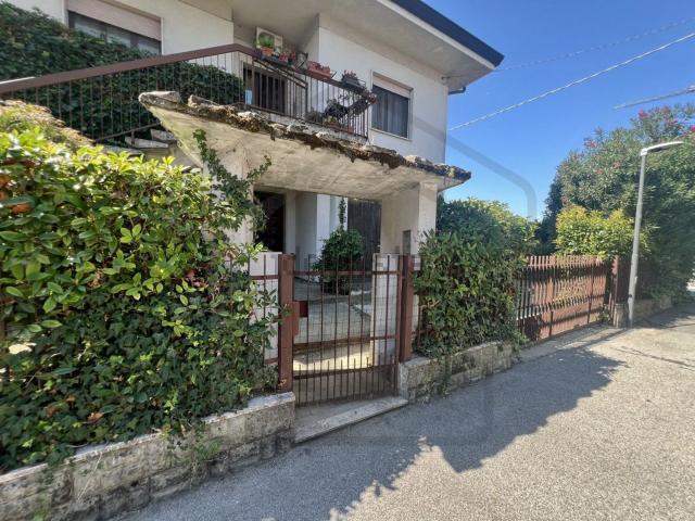 Casa in vendita a Montegrotto Terme, Veneto