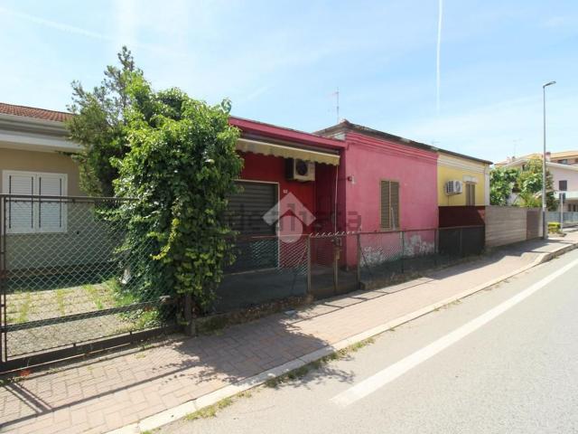 Casa in vendita a Roseto Degli Abruzzi, Abruzzo