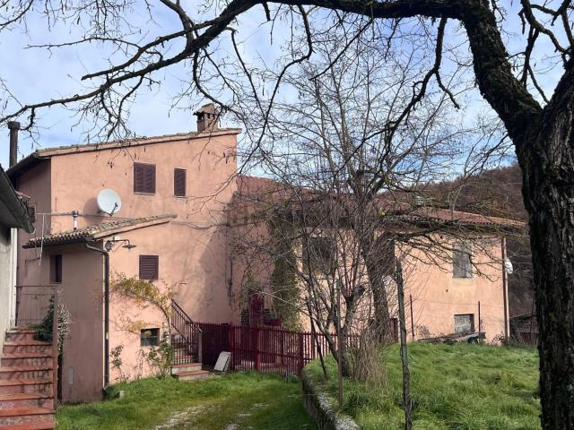 Casa in vendita a Campello Sul Clitunno, Umbria