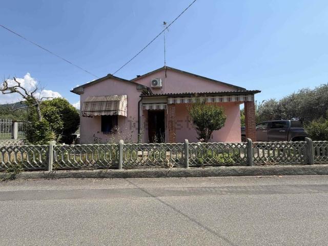 Casa in vendita a Dogana, Luni