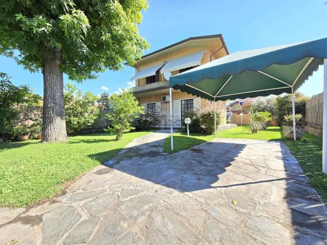 Casa in vendita a Querceta, Seravezza
