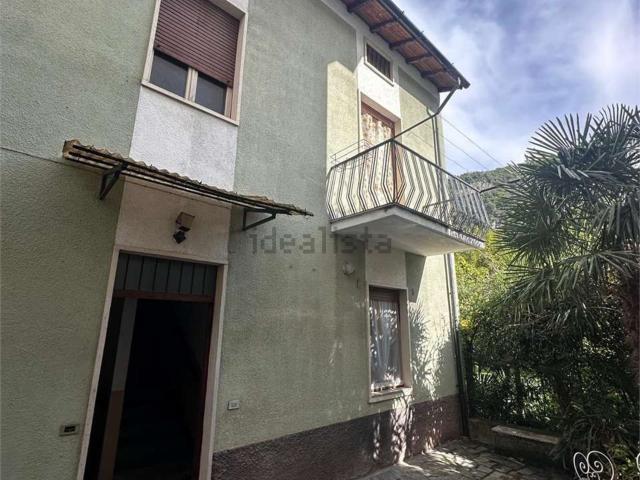 Casa in vendita a Canzo, Como
