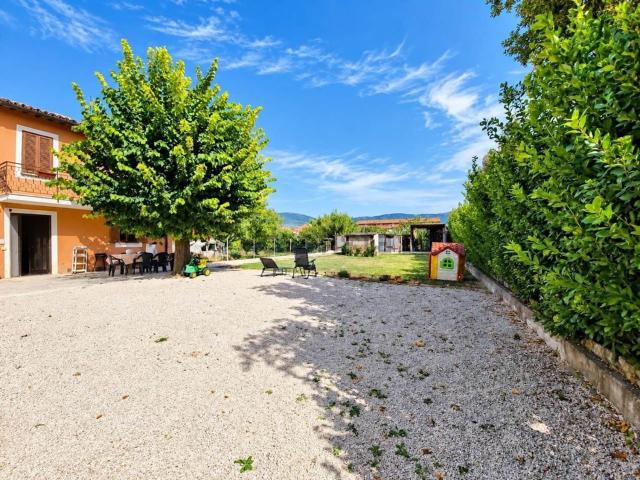 Casa in vendita a Borroni, Foligno