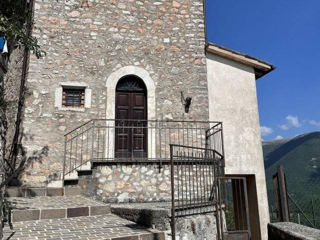 Casa in vendita a Cerreto Di Spoleto, Umbria