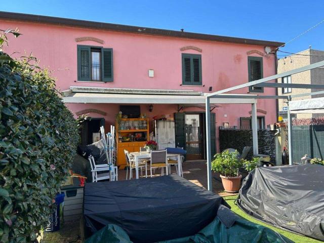 Casa in vendita a Sarzana, Liguria