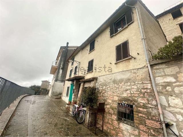 Casa in vendita a Gualdo Tadino, Umbria