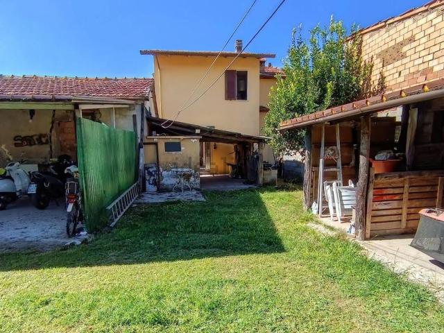 Casa in vendita a Cinque Vie, Massa