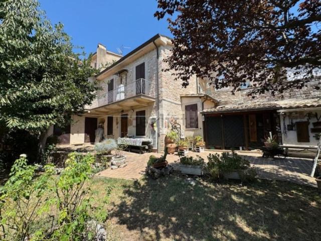 Casa in vendita a Spello, Umbria