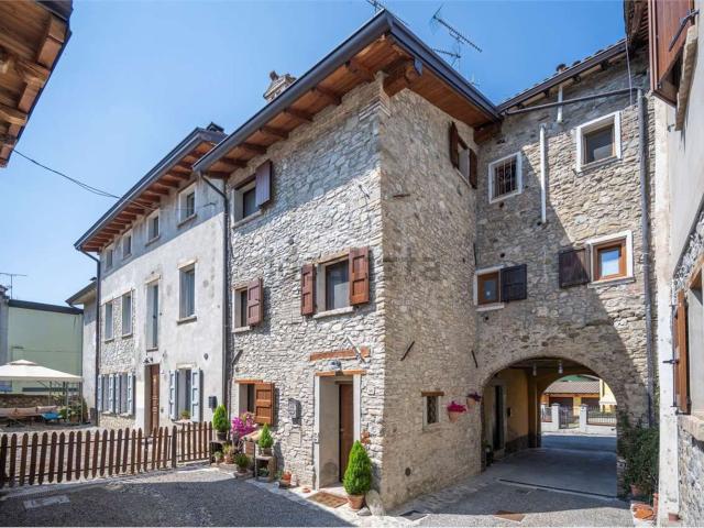 Casa in vendita a Ciano d'Enza, Canossa