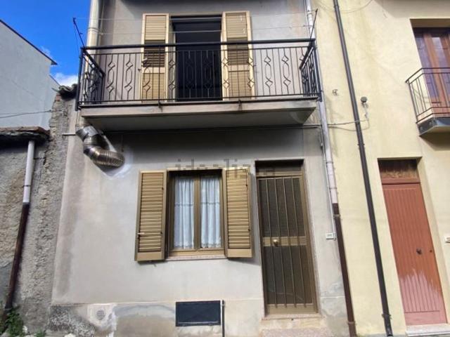 Casa in vendita a Montalbano Elicona, Sicilia