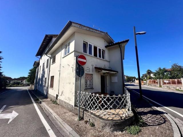 Casa in vendita a Manzano, Friuli-Venezia Giulia