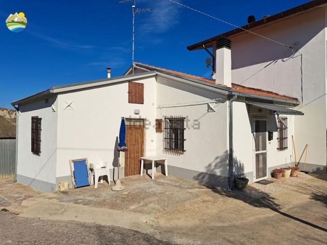 Casa in vendita a Castiglione Messer Raimondo, Abruzzo