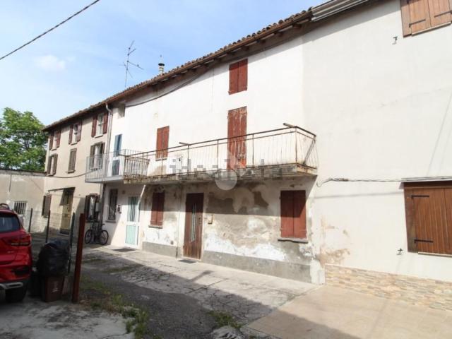 Casa in vendita a Terra di Mezzo, Re