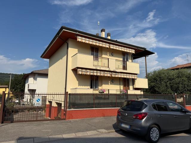 Casa in vendita a Nord-Est, Brenzone