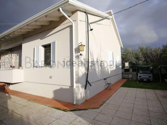 Casa in vendita a Castagnola, Marina Di Massa