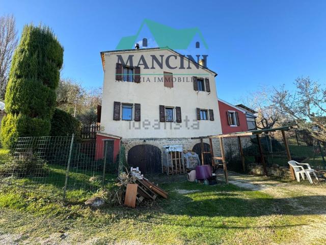 Casa in vendita a Macine, Marche