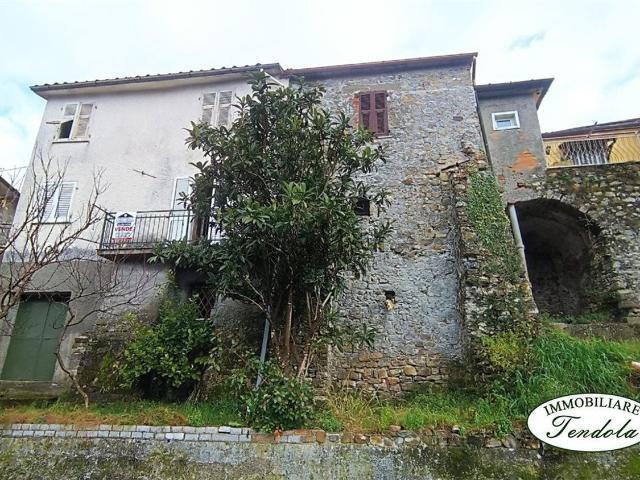 Casa in vendita a Collecchia, Fivizzano