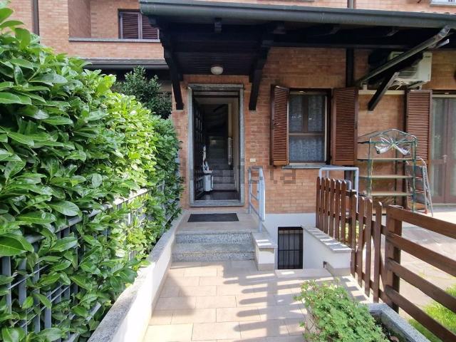Casa in vendita a Solaro, Lombardia