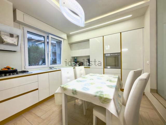 Casa in vendita a Rivoltella del Garda, Desenzano Del Garda