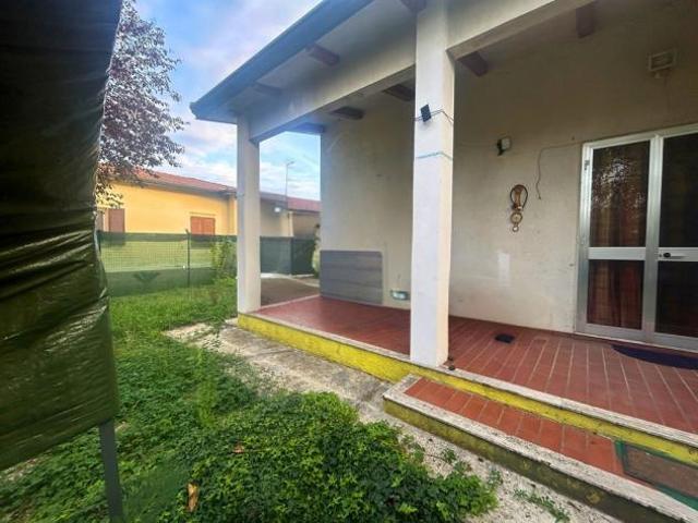 Villa Indipendente in vendita a Rivarolo del Re ed Uniti, Cremona