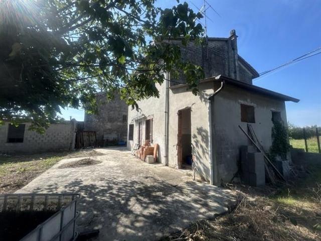 Villa Indipendente in vendita a Rivarolo del Re ed Uniti, Cremona