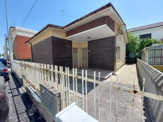 Villa Indipendente in vendita a Unione dei Comuni della Val Vibrata, Alba Adriatica