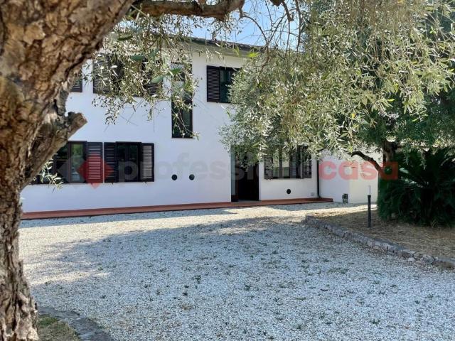 Villa Indipendente in vendita a Corte Dovichetti, Bagni Di Lucca Ponte