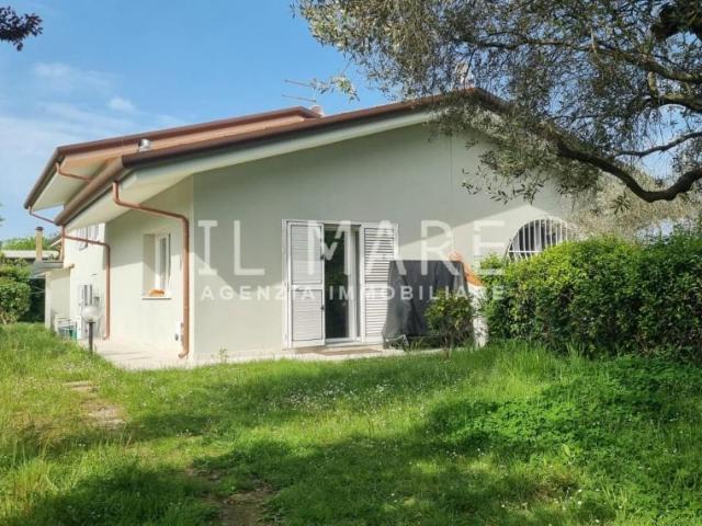 Villa Indipendente in vendita a San Carlo, Marina Di Massa