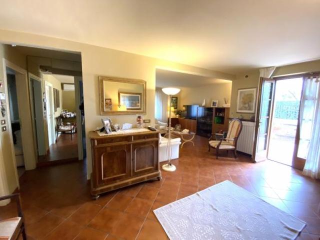 Villa Indipendente in vendita a Montecatini Terme, Toscana