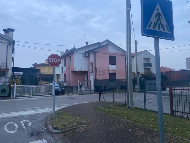 Casa in affitto a Rosà, Veneto