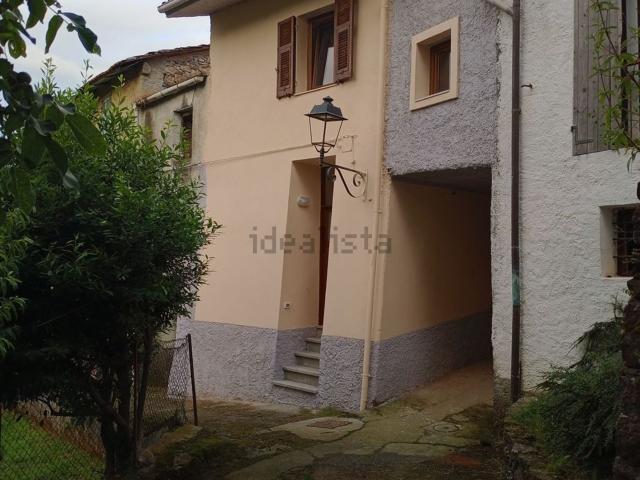 Casa in affitto a Follo, Liguria