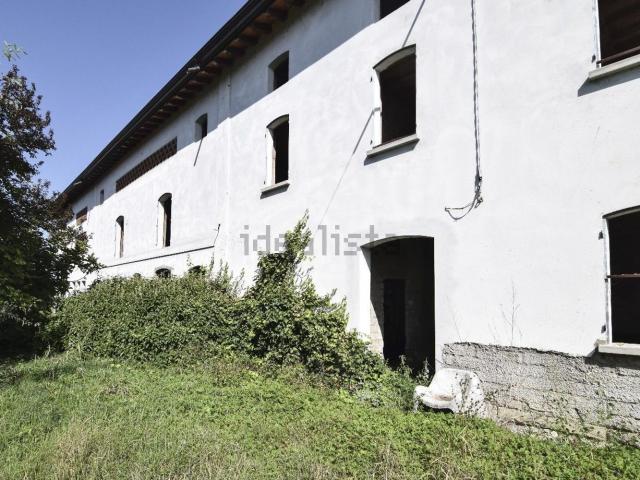 Casa in vendita a Terra di Mezzo, Re