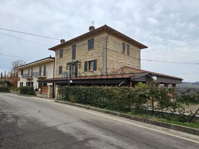 Casa in vendita a Colline Matildiche, Re