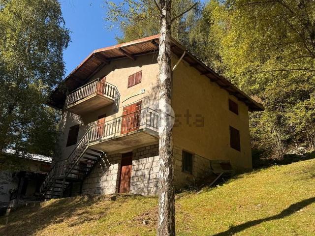 Casa in vendita a Nadro, Ceto