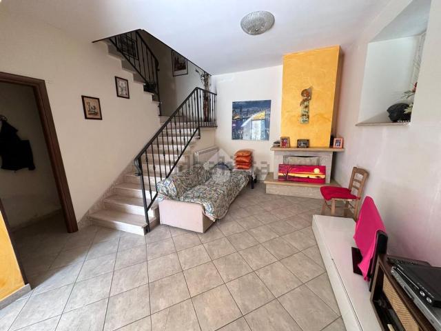 Casa in vendita a Montesarchio, Campania