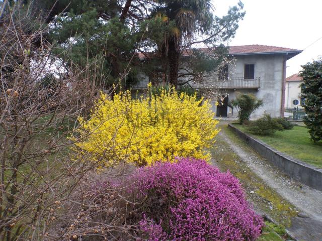 Casa in vendita a Brebbia, Lombardia