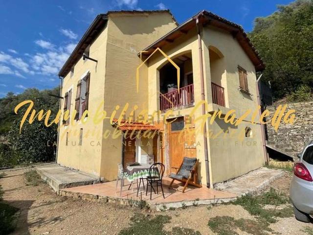 Casa in vendita a Dolceacqua, Liguria