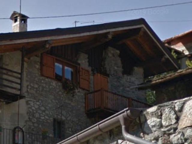 Casa in vendita a Challand Saint Victor, Aosta
