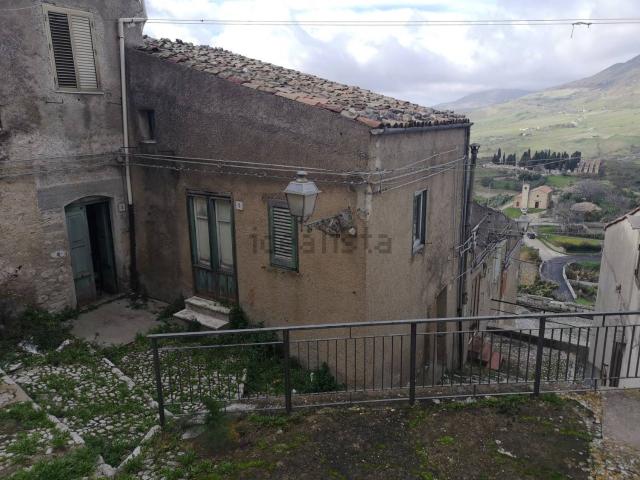 Casa in vendita a Palazzo Adriano, Sicilia