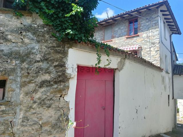 Casa in vendita a Alta Val Tidone, Morasco