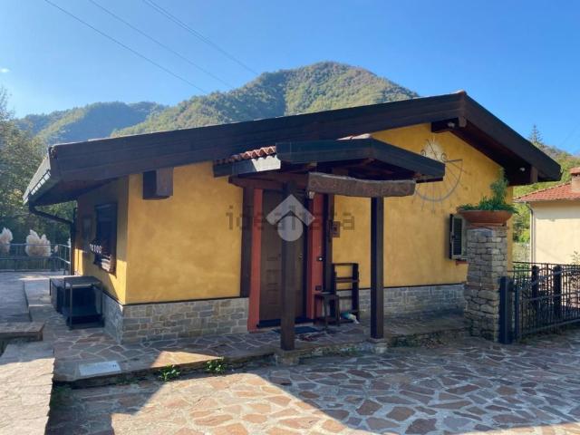 Casa in vendita a Montoggio, Liguria