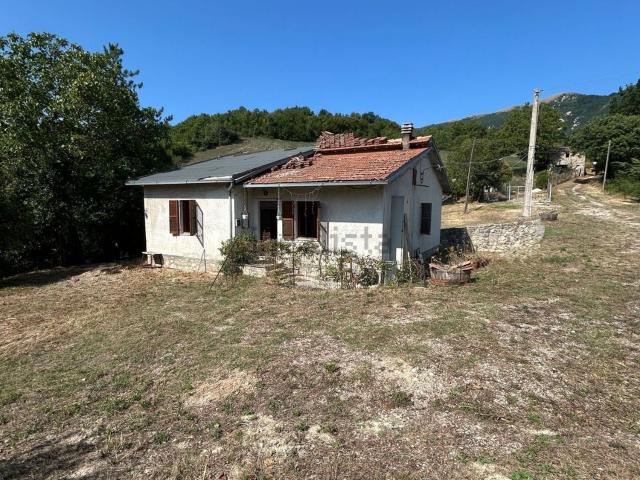 Casa in vendita a Cerreto Di Spoleto, Umbria