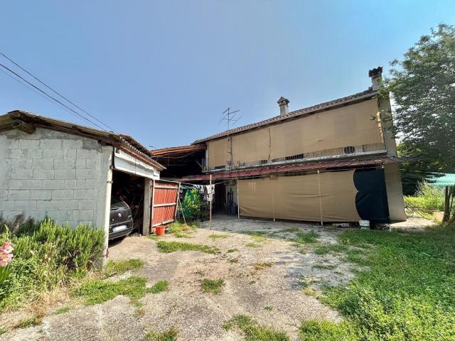 Casa in vendita a Robbio, Lombardia