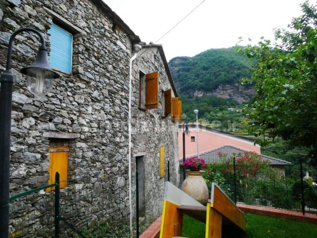 Casa in vendita a Favale Di Malvaro, Liguria