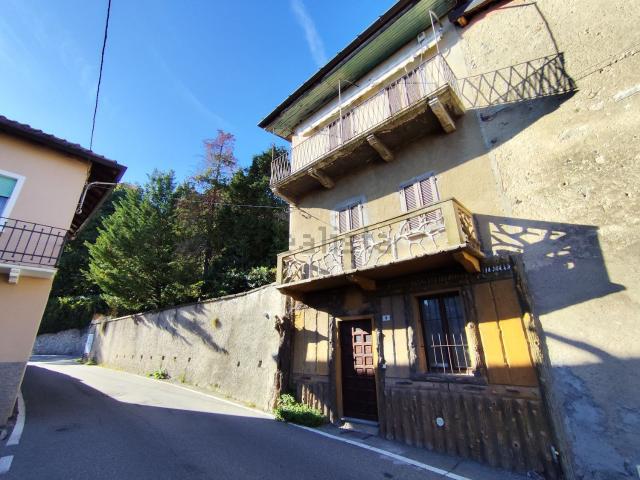 Casa in vendita a Azzate, Varese