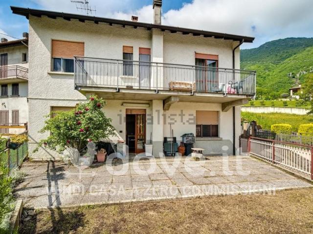 Casa in vendita a Sant'omobono Imagna, Lombardia