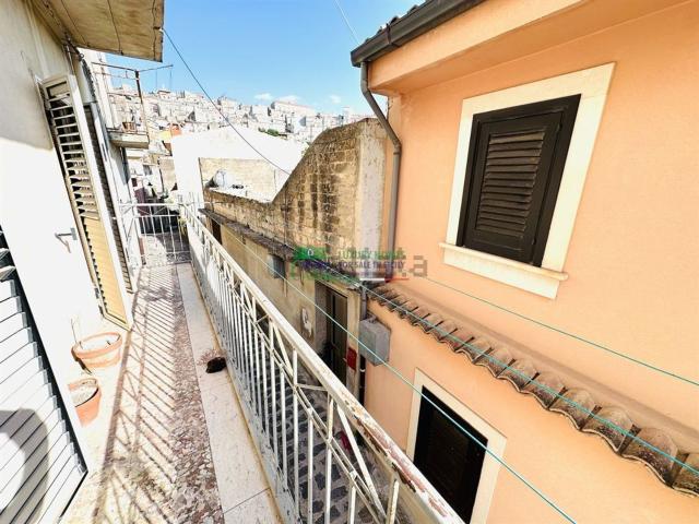 Casa in vendita a Monterosso Almo, Sicilia