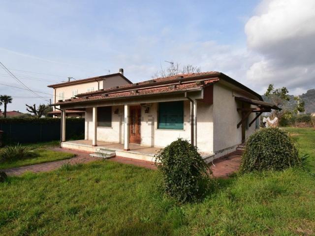 Casa in vendita a Prato, Montignoso