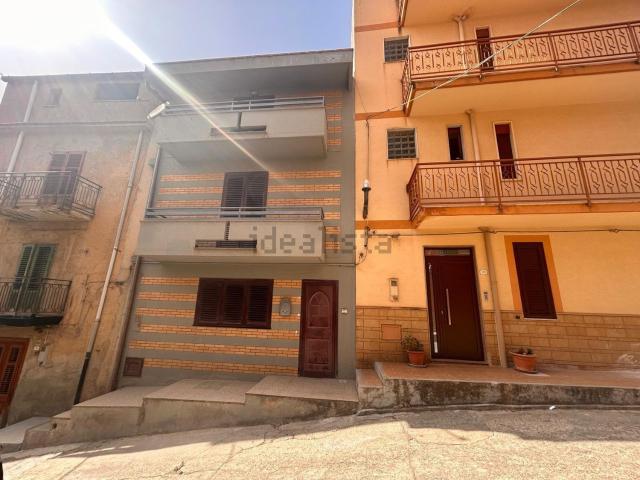 Casa in vendita a Cerda, Sicilia